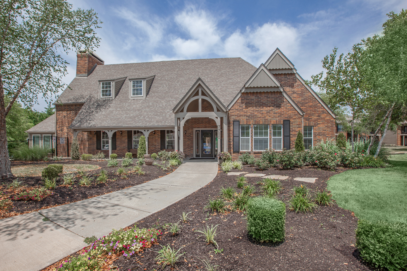 Pebblebrook Apartments in Overland Park, KS