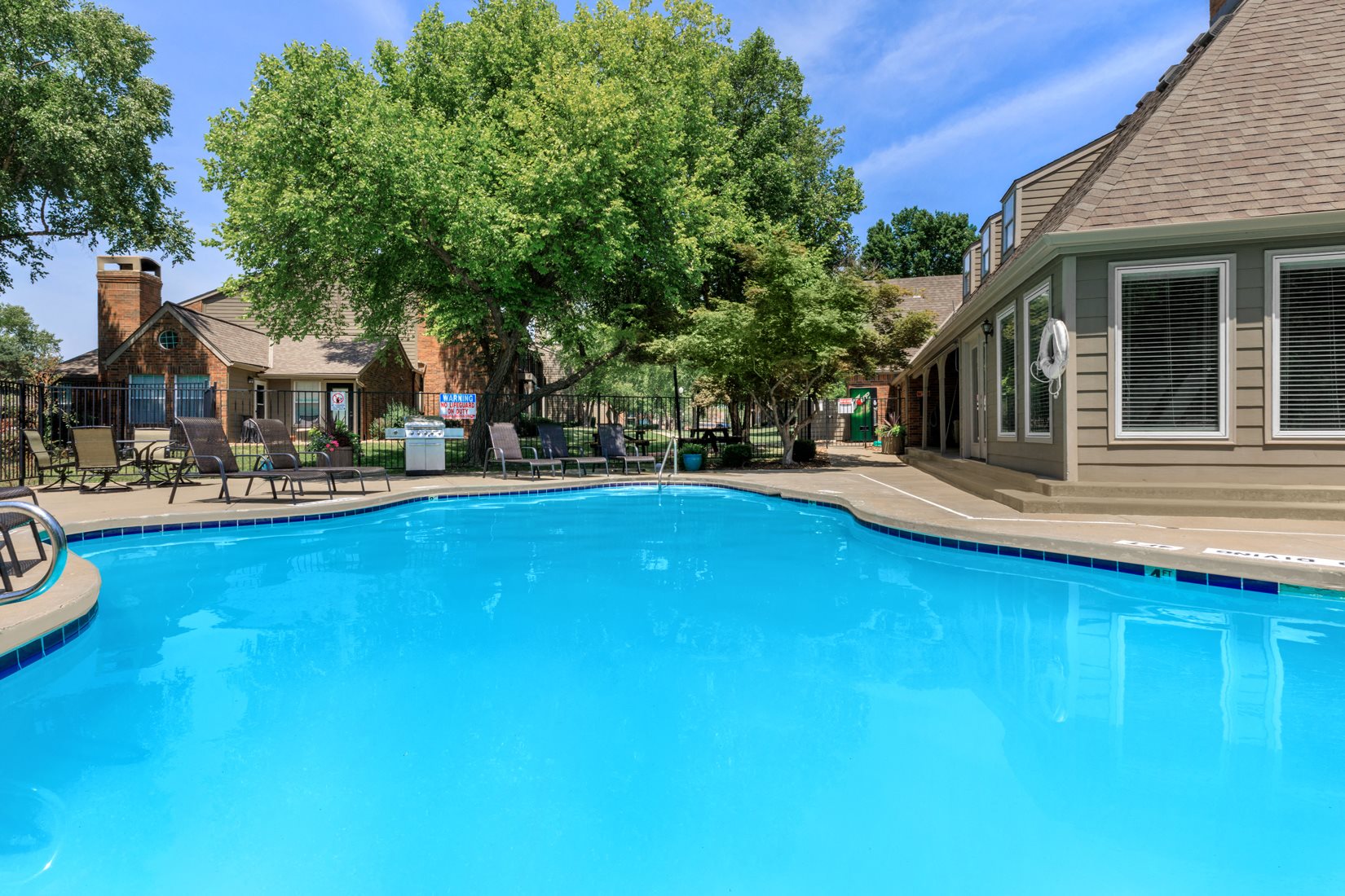 Pebblebrook Apartments in Overland Park, KS