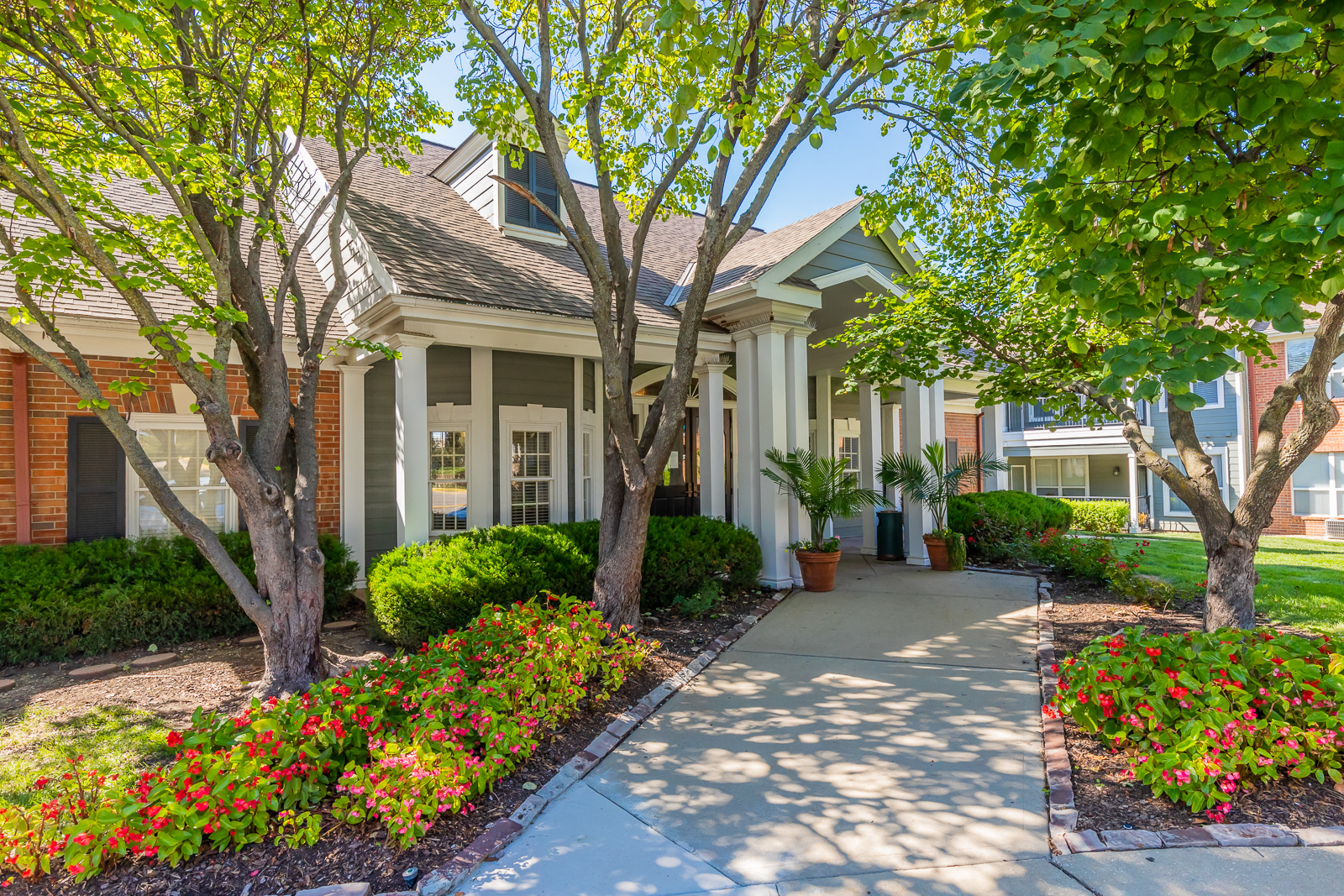 Modern Apartments in Olathe, KS Somerset Oaks