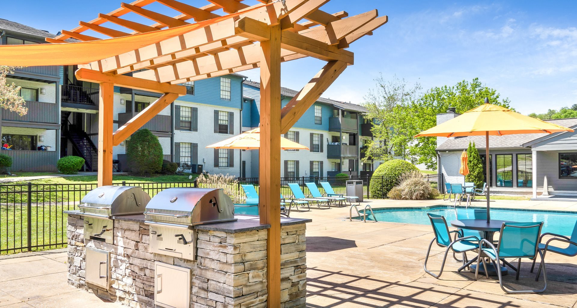 Swimming pool, lounge furniture, and grilling pergola at Crestwood Green at 701