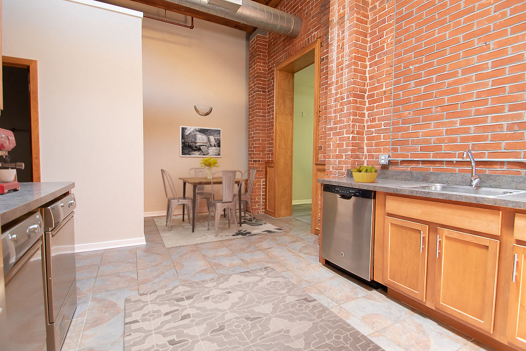 Tons of natural light and dine in kitchens