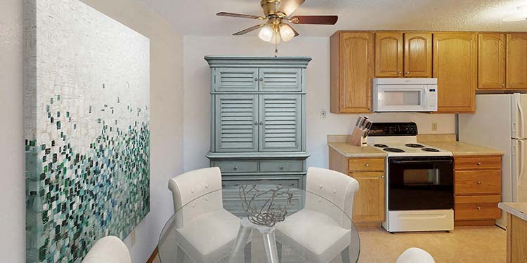 Country Bluff Apartments - Dining Room and Kitchen