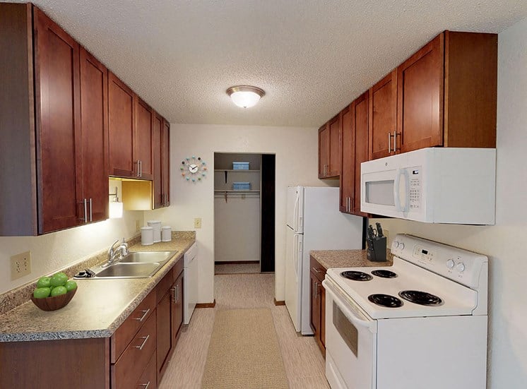 Candlewood Apartments - Kitchen