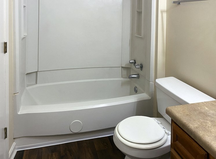 bathroom with tub and toilet