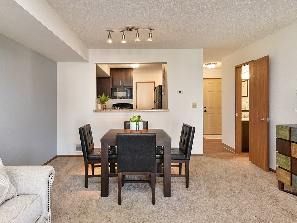 Bass Lake Hills Townhomes - Dining Room