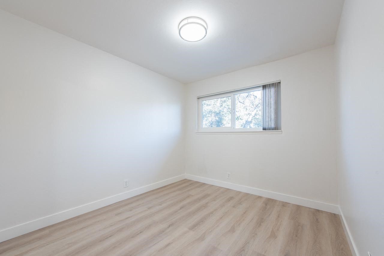 Gallery Photo 16