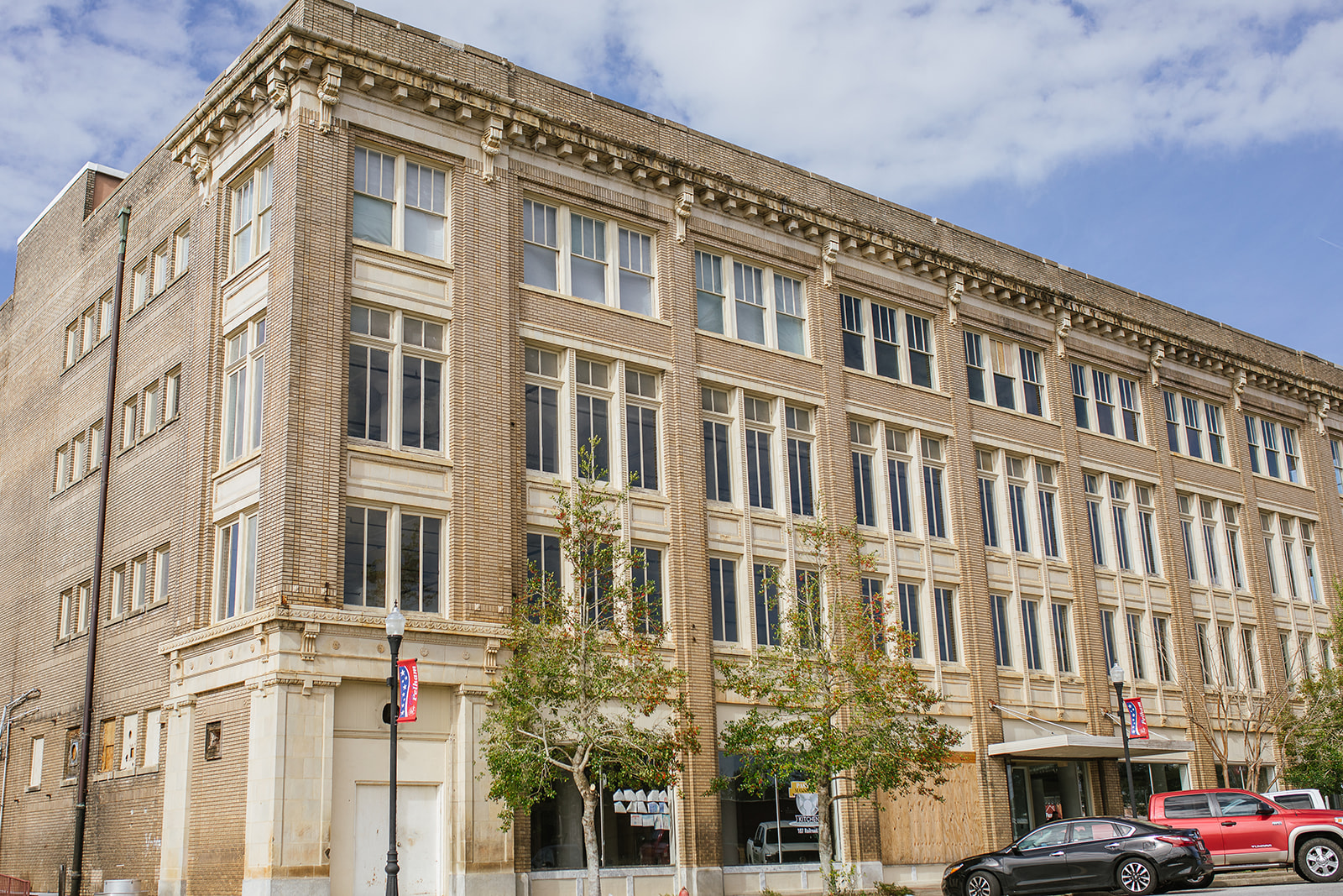 Hand Trading Apartments in Pelham, GA