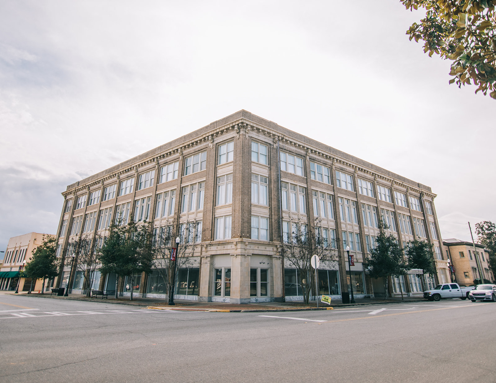 Hand Trading Apartments in Pelham, GA