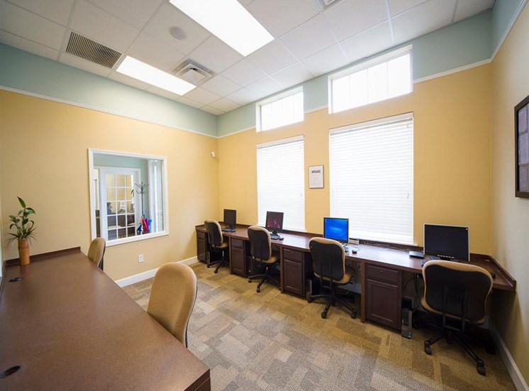 Business Center With Computers at Camri Green Apartments, Jacksonville, Florida