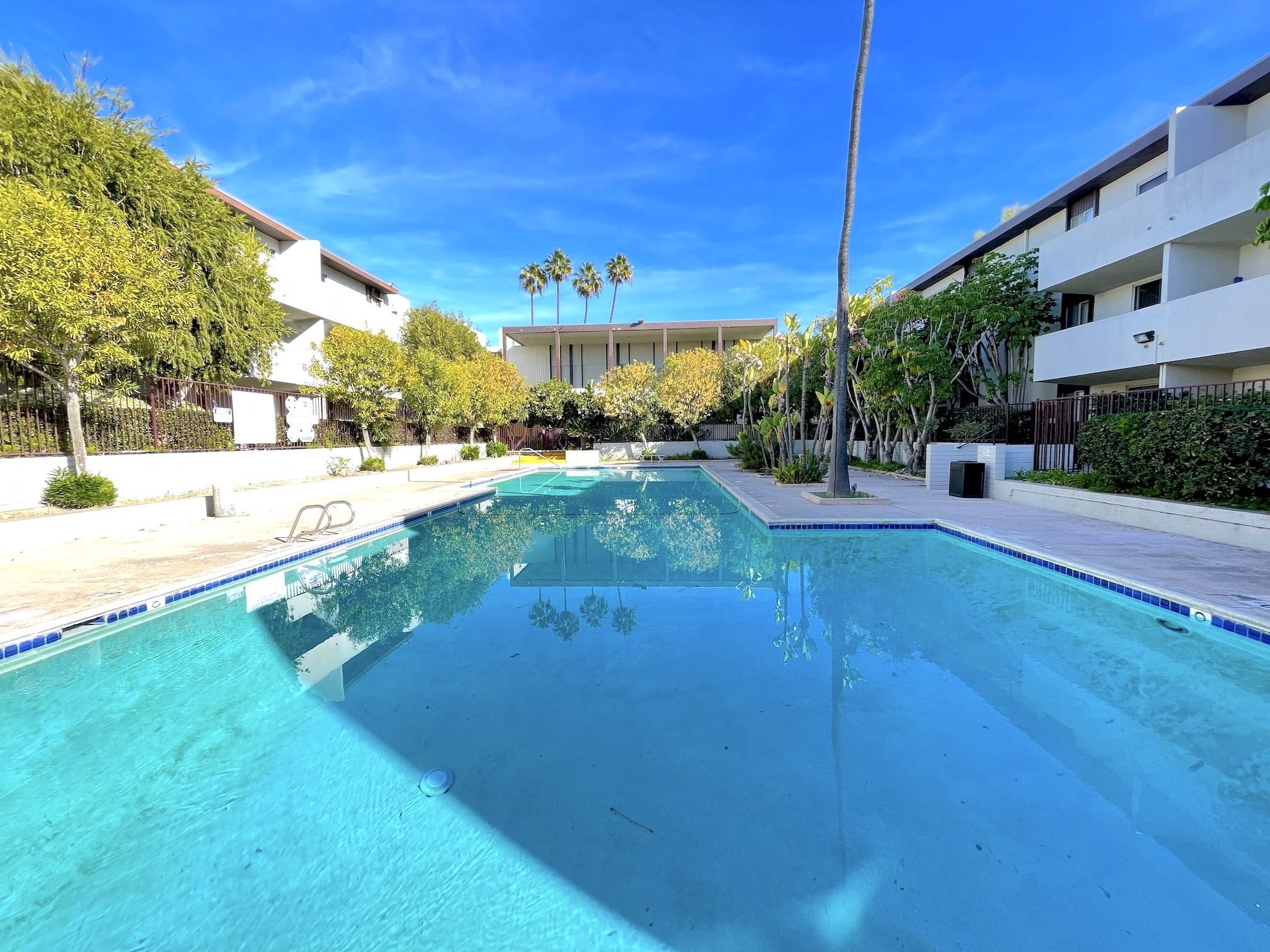 Paradise Gardens Apartment Homes Apartments In Long Beach