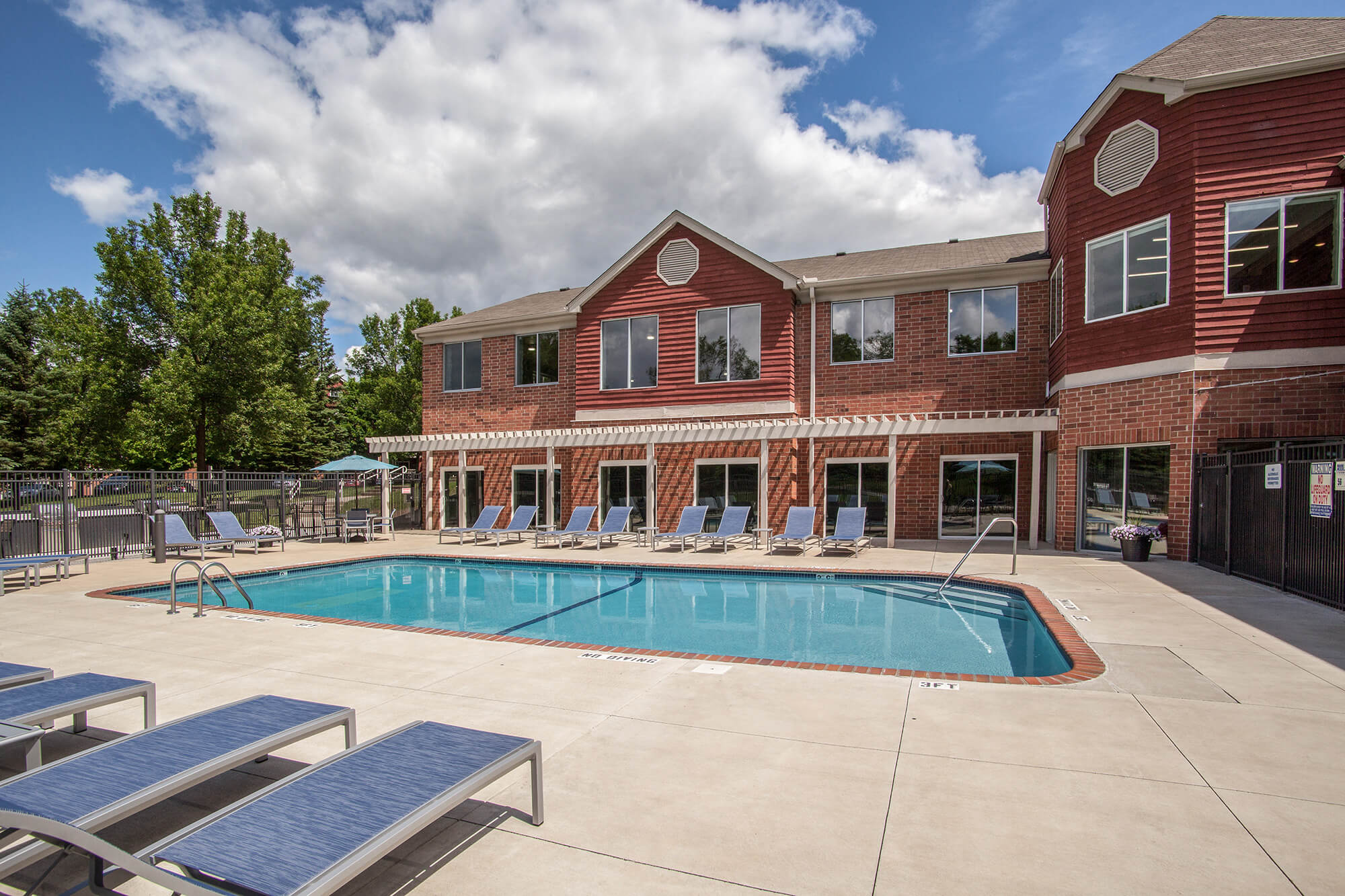 1 & 2 Bedroom Apartments in Eden Prairie, MN Fountain Place