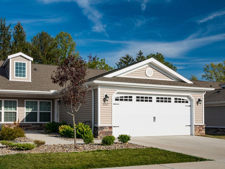 North Canton Ohio Apartment Rentals Redwood North Canton Exterior Garages