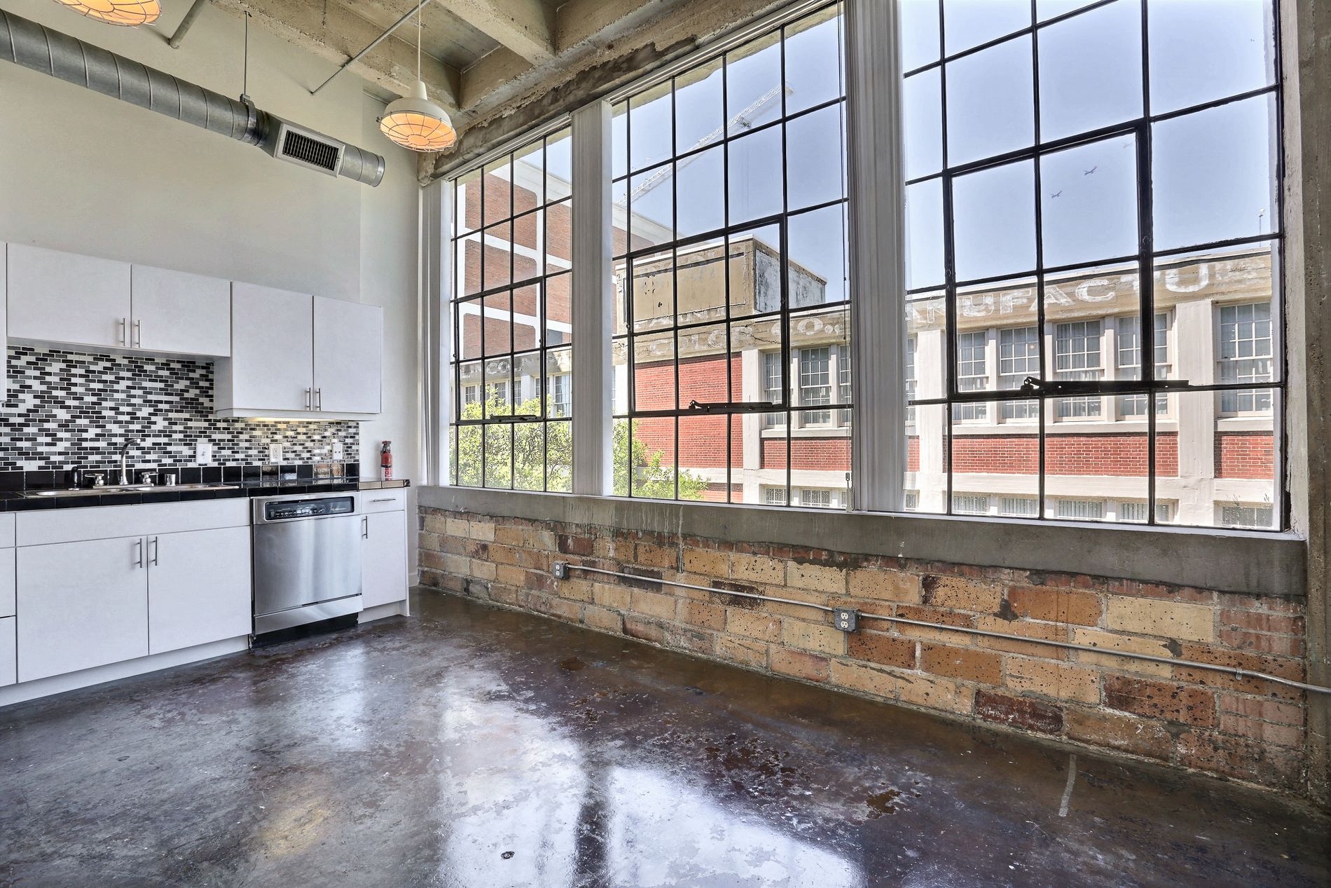 Schedule a Tour Deep Ellum Lofts Apartments in Dallas, TX