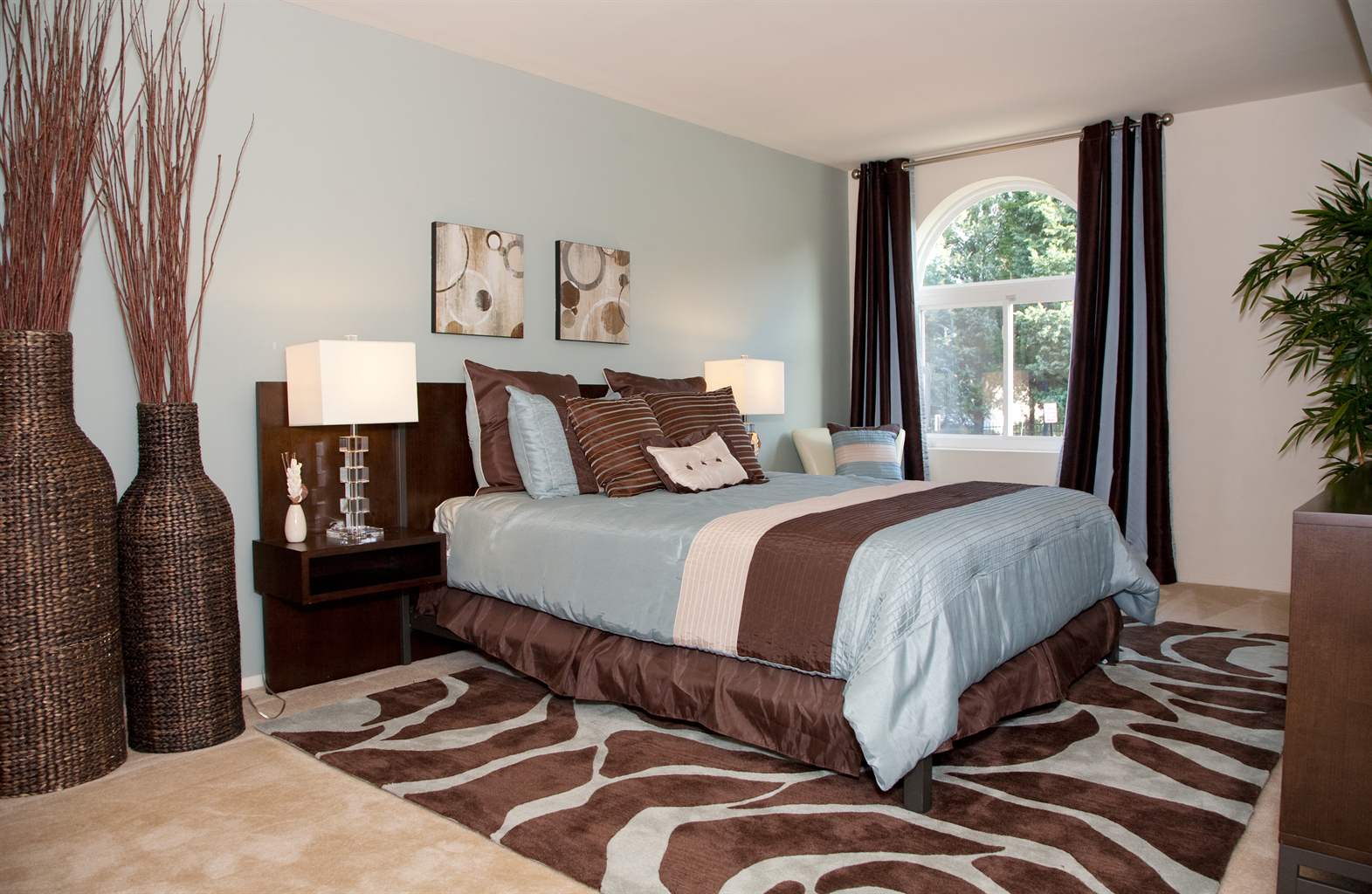 Beautiful Bright Bedroom With Wide Windows at The Commons of McLean, McLean