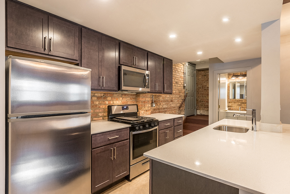 Barry Court 722 W Barry Ave Apartments in Chicago, IL