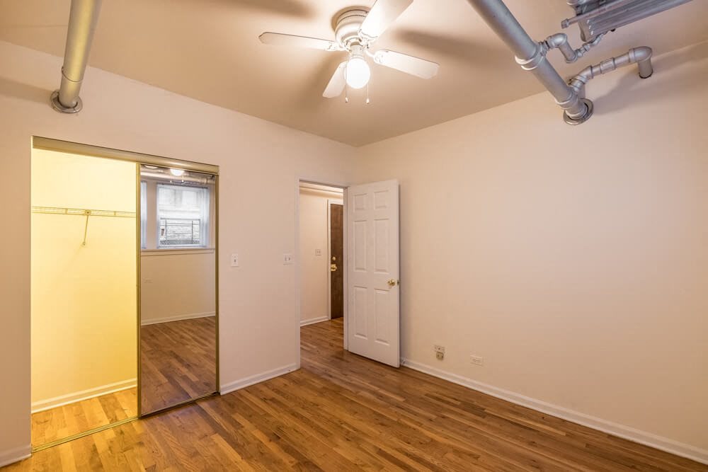 Photos and Video of Barry Court 722 W Barry Ave in Chicago, IL