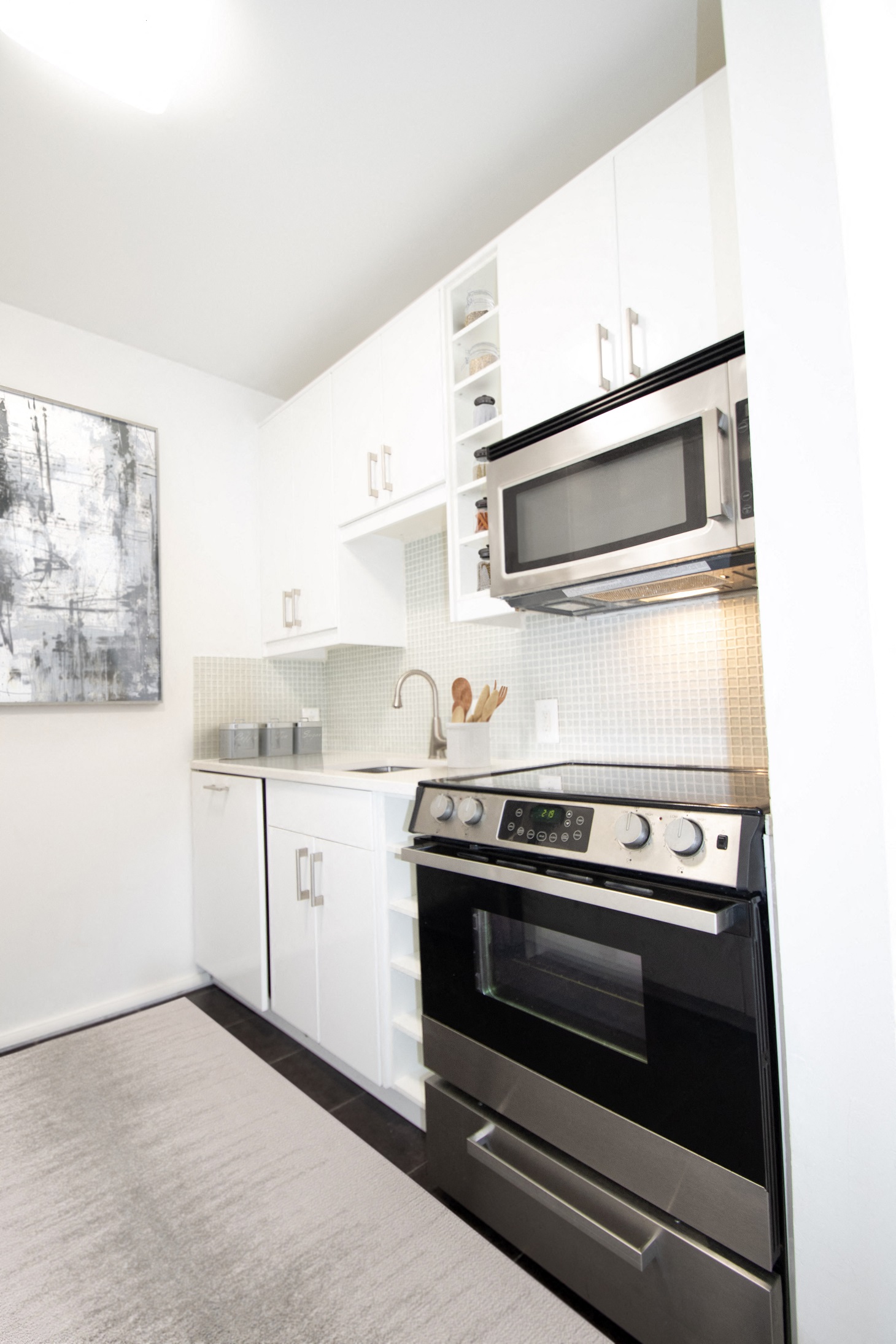 Apartment; Community; Downtown, New Haven; Heritage; Residence; Antique; Living; Charming; Landmark; Architectural; Revival; Quaint; Cozy; Contemporary; Kitchen; Sleek; Inviting; Trendy; Functional;