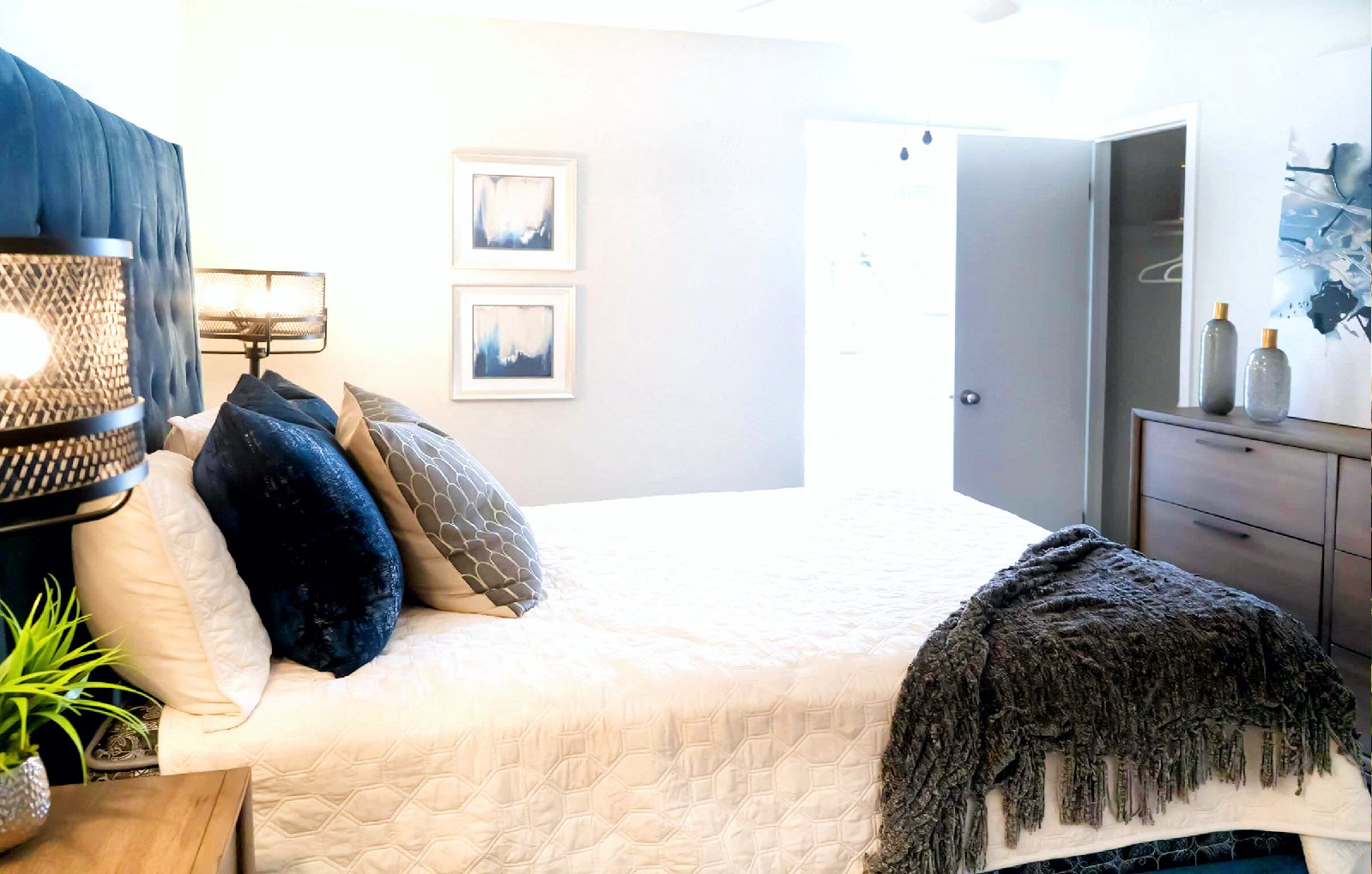 Keller Oaks Apartments in Carrollton, TX