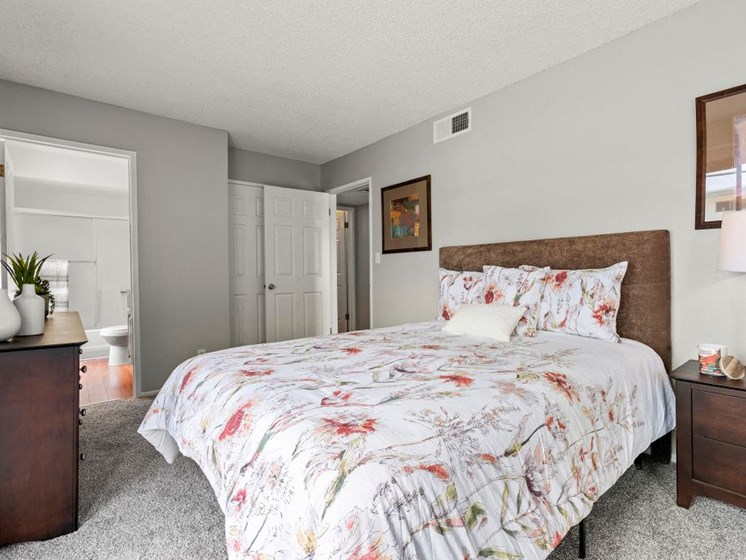 Woodland Trio Apartments Bedroom with Carpeted Floors