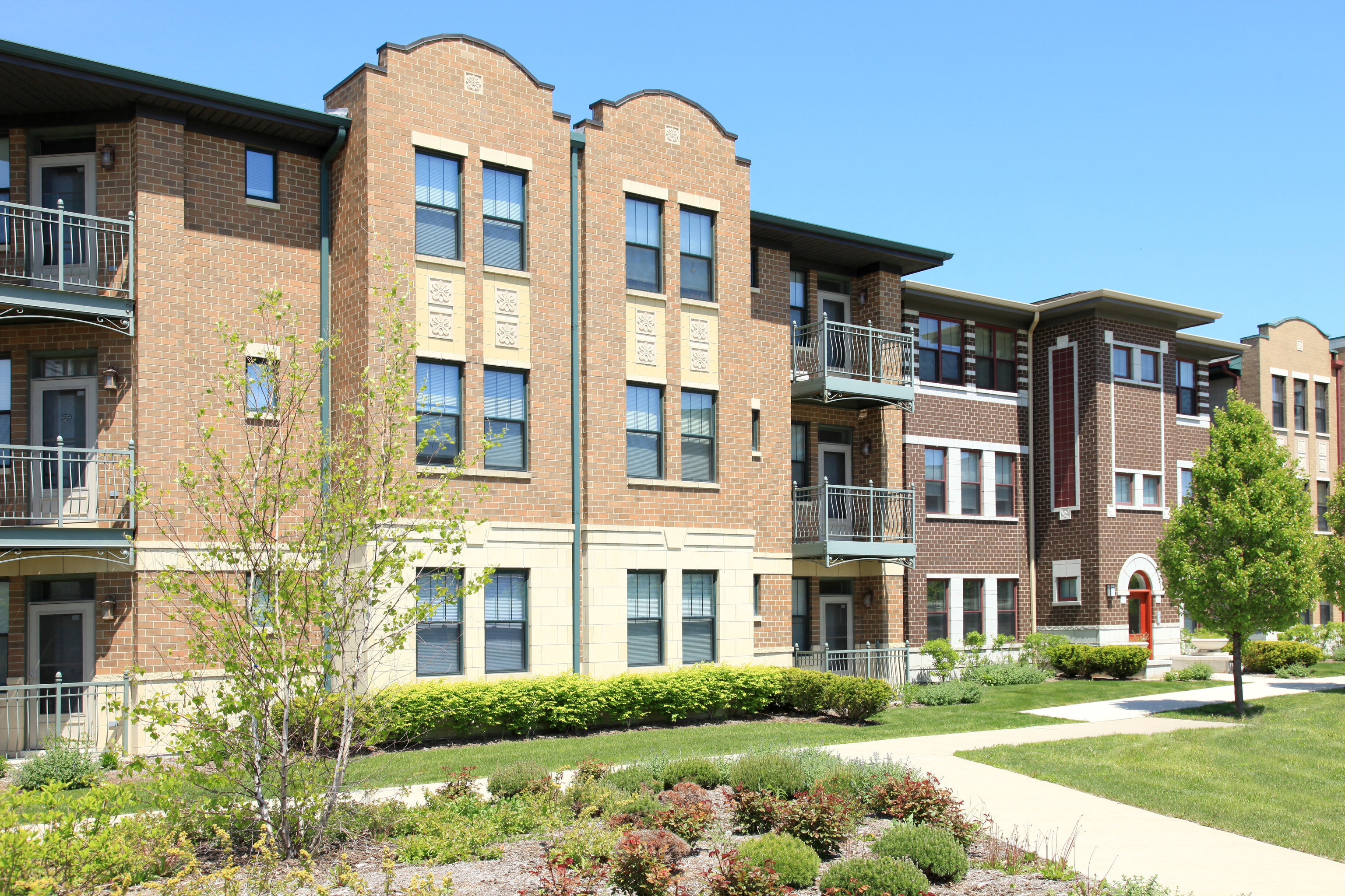 Oakwood Shores Apartments in Chicago, IL Photo Gallery
