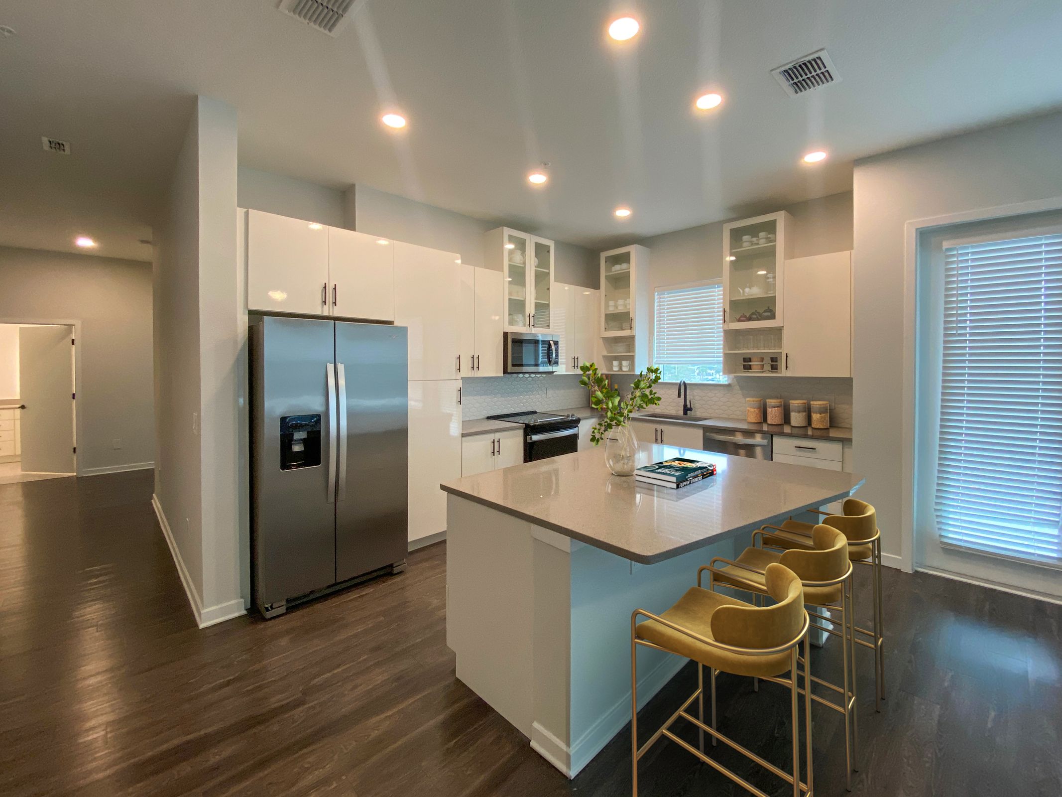 Cirrus Apartments 2 of 9