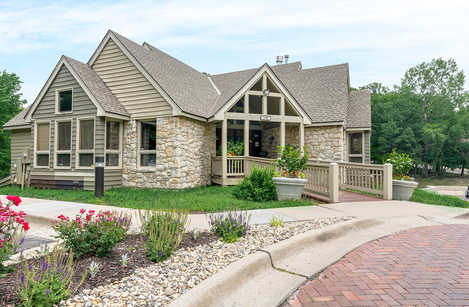 The Retreat at Walnut Creek Apartments in Kansas City, MO