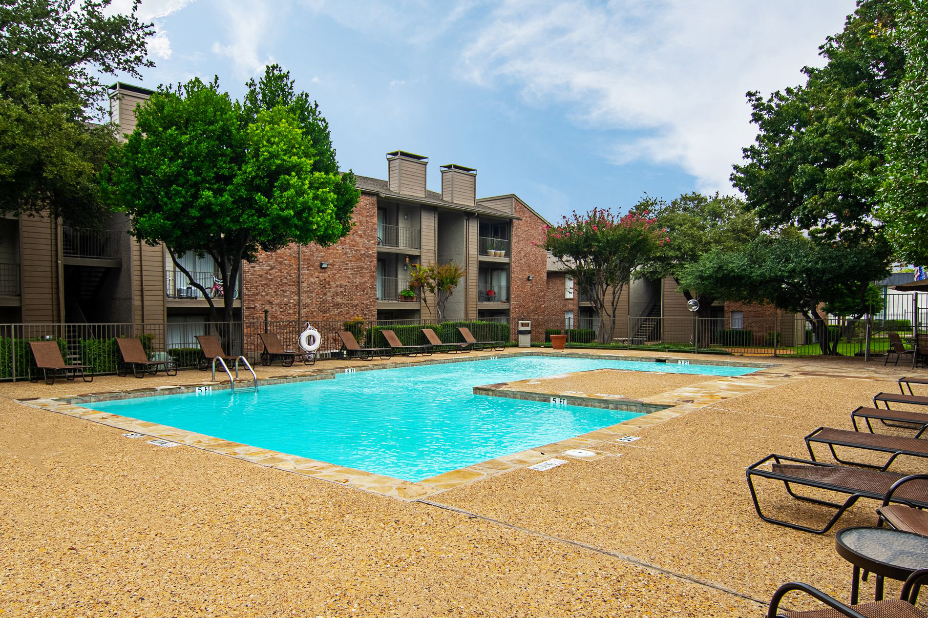 Montfort Crossing Apartments In Dallas Tx