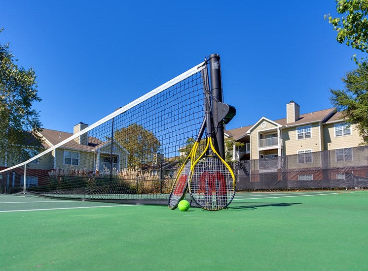 Governors Gate apartments tennis court in Pensacola, Florida