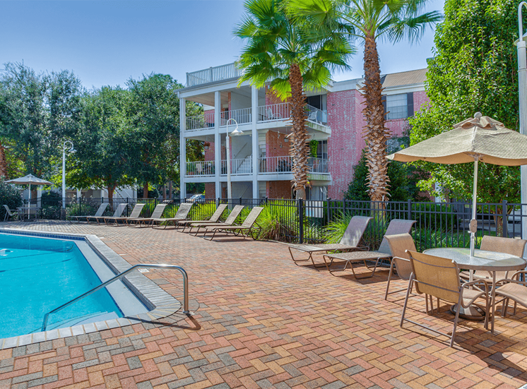 Jamestown Estates apartments swimming pool in Pensacola, Florida