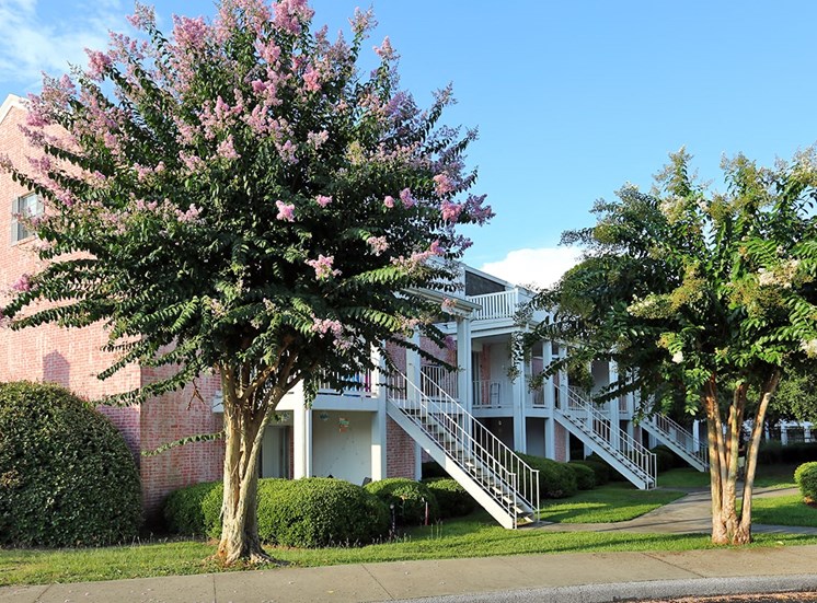 Jamestown Estates apartment residences in Pensacola, Florida