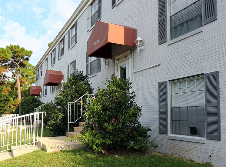Jamestown Estates apartment residences in Pensacola, Florida