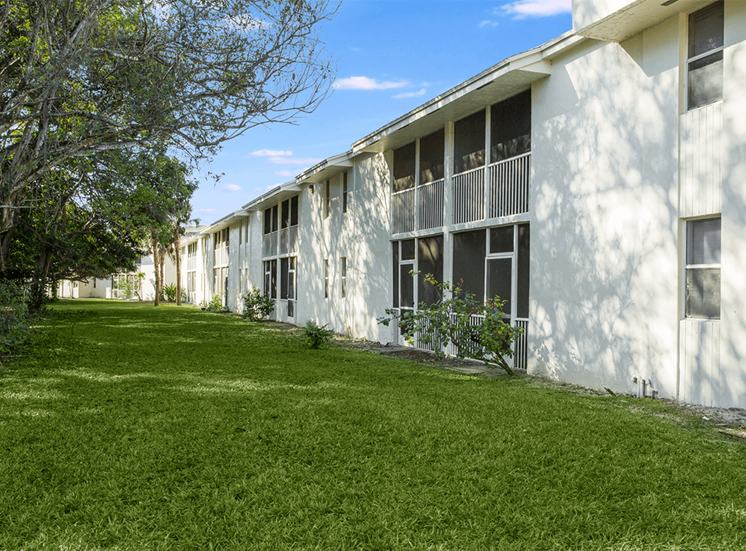 Blue Isle apartment residences in Coconut Creek, Florida