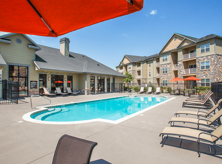 Settlers' Creek apartments swimming pool in Fort Collins, Colorado
