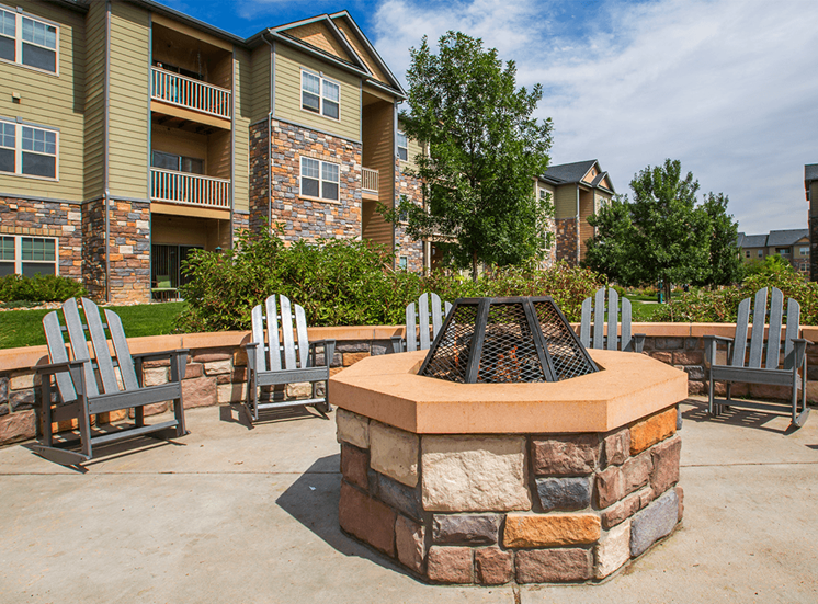 Settlers' Creek apartments poolside fire pit in Fort Collins, Colorado