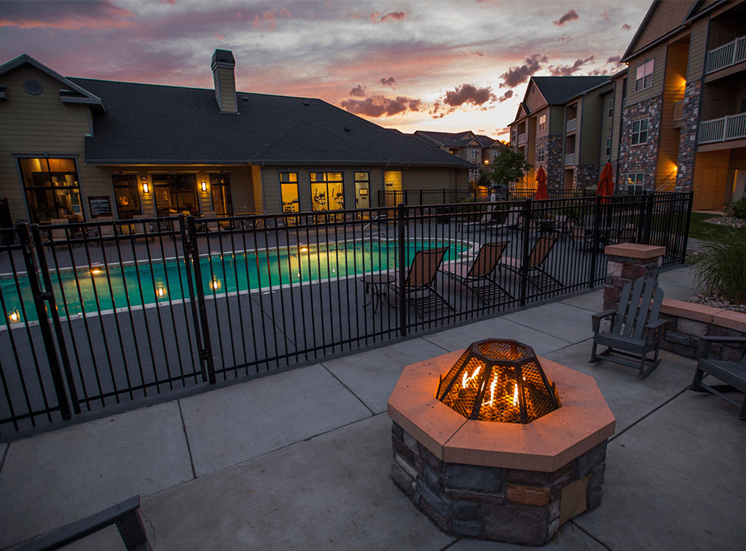 Settlers' Creek apartments poolside fire pit in Fort Collins, Colorado