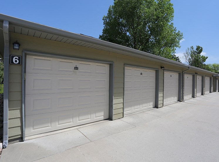 Settlers' Creek apartments garages in Fort Collins, Colorado