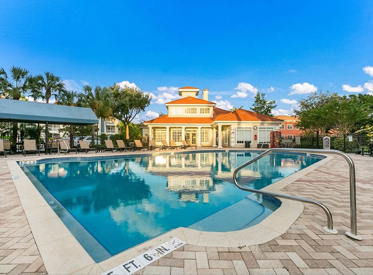 210 Watermark apartments swimming pool in Bradenton, Florida
