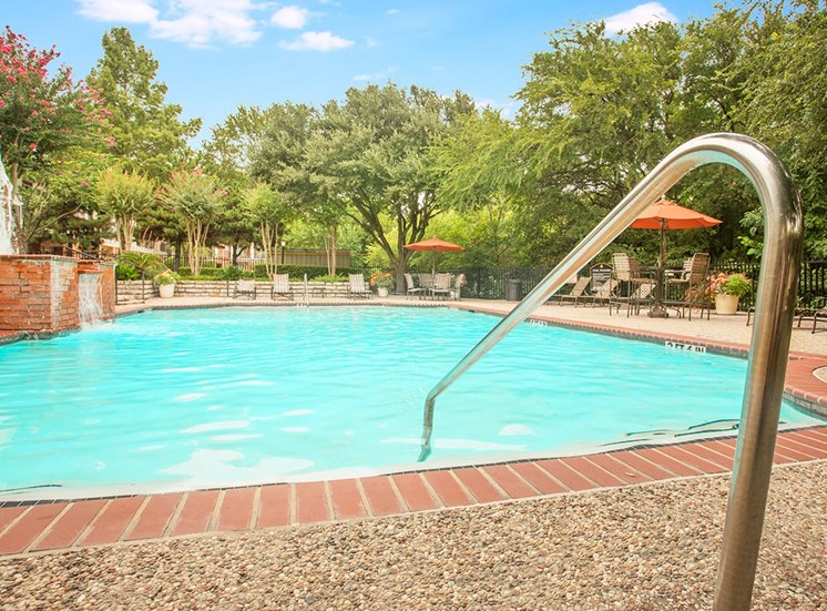 Retreat at Spring Park apartments swimming pool in Garland, TX