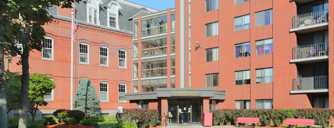 Photo of the building and main entrance.