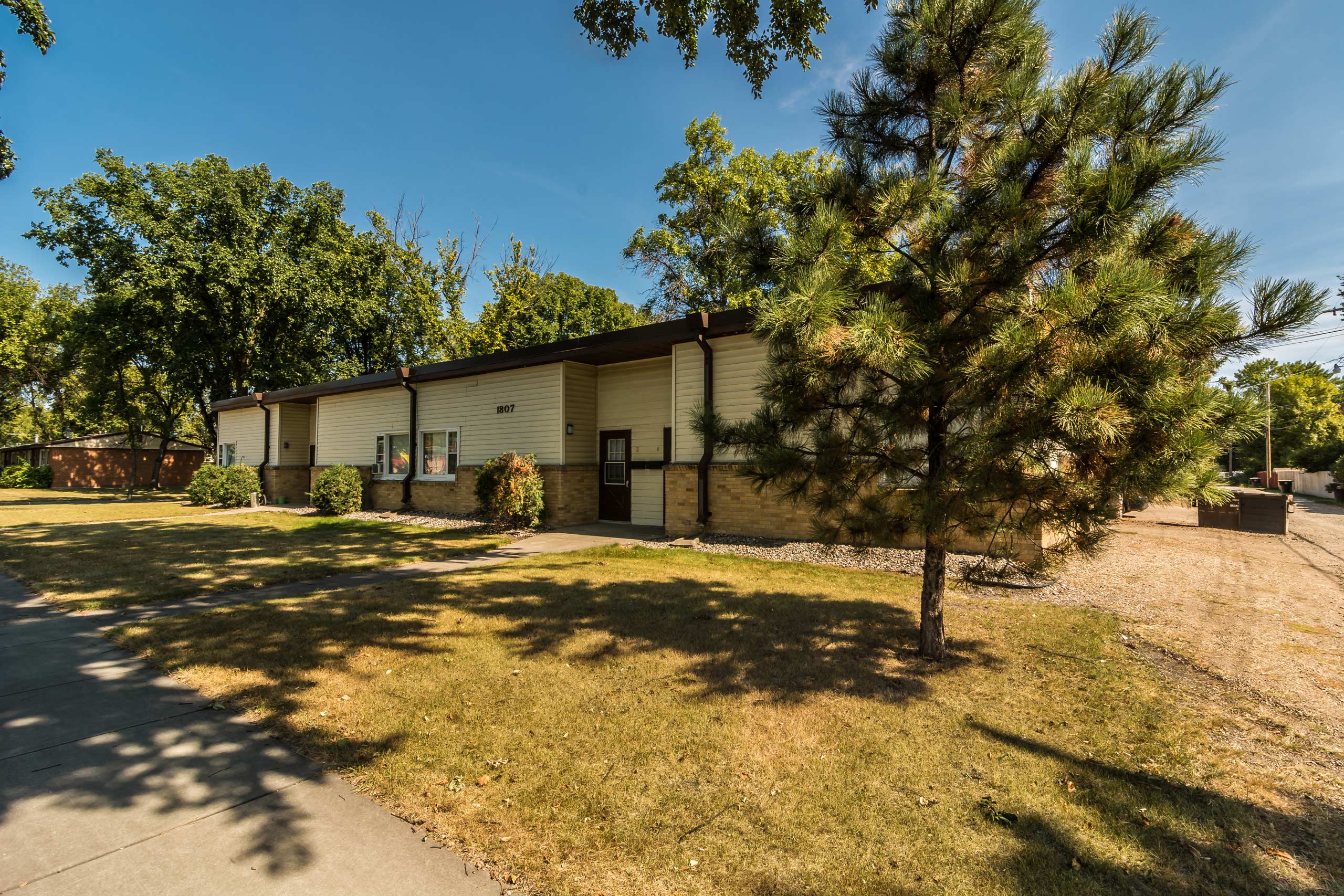 Oakview Townhomes Apartments in Grand Forks, ND
