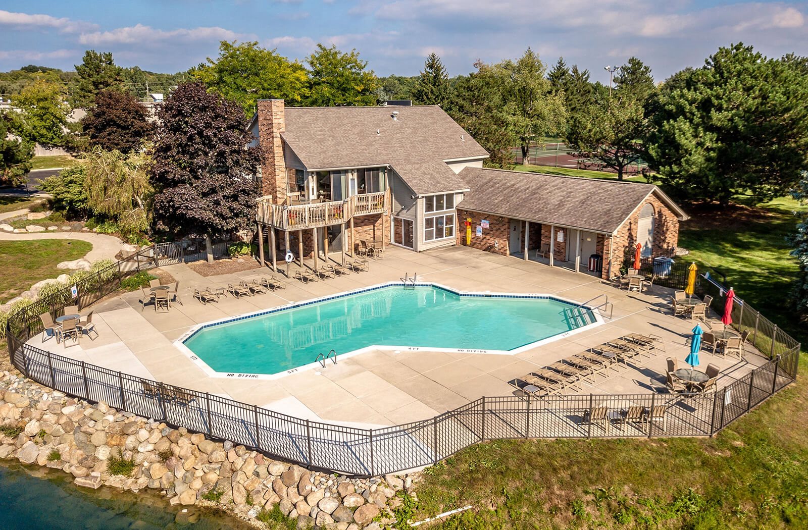 Lancaster Lakes Apartments in Clarkston, MI