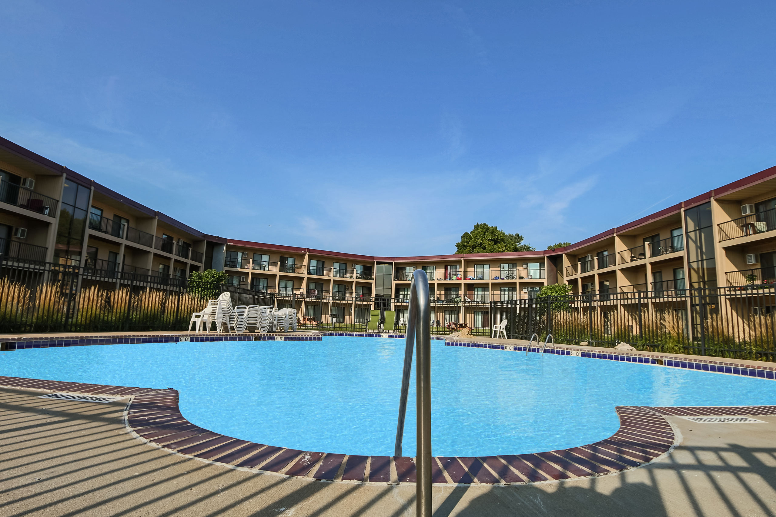 Courtyard Apartments in St. Louis Park, MN