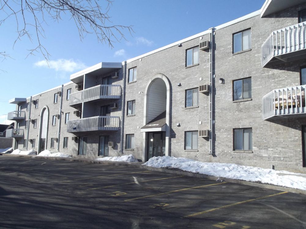Elegant Exterior View Of Property at Covington Place Apartments, St Cloud, 56301