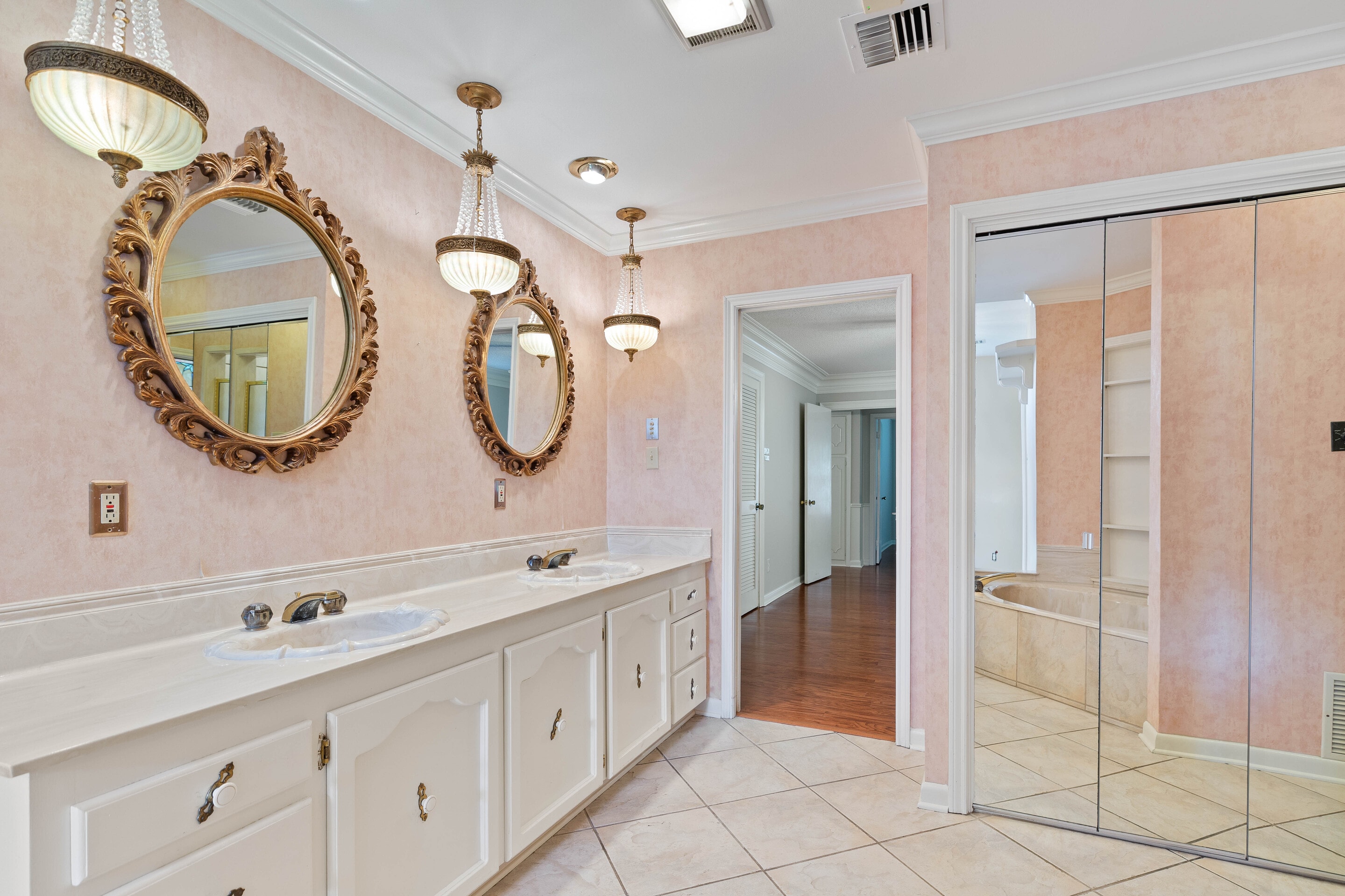 Gallery Photo 16