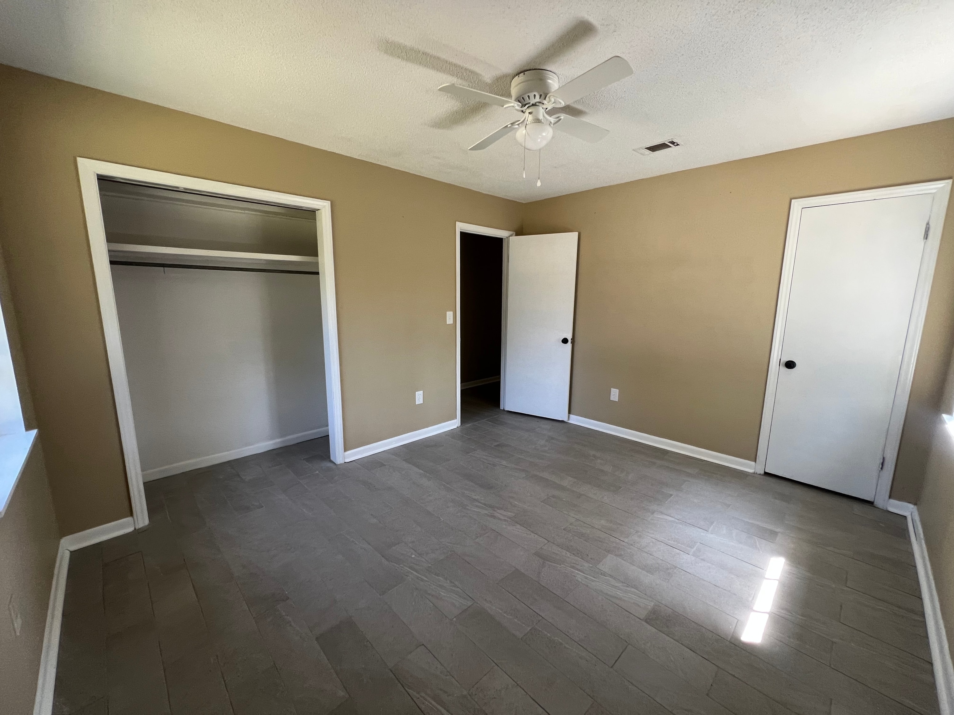 Gallery Photo 13
