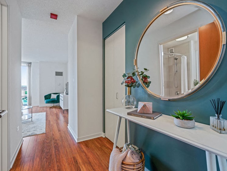 Entryway into Kingsbury Plaza luxury apartment located in River North Chicago