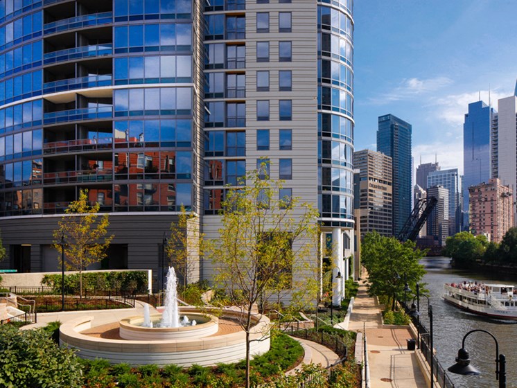 Exterior photo of fountain, terrace, and Riverwalk with Kingsbury Plaza facade in the background at Kingsbury Plaza, Chicago, IL, 60654