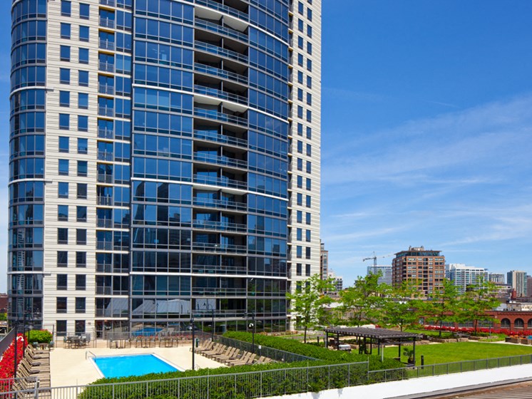 Outdoor pool and spa with sundeck at Kingsbury Plaza overlooking River North Chicago