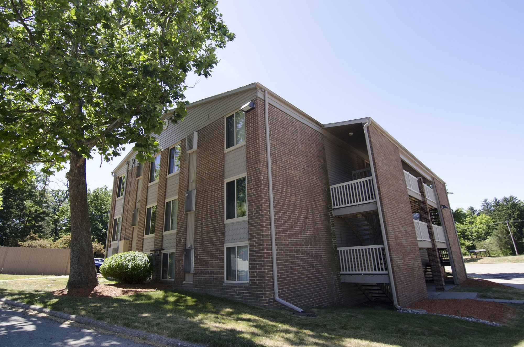 Photos And Video Of Campus Hill Apartments In Okemos