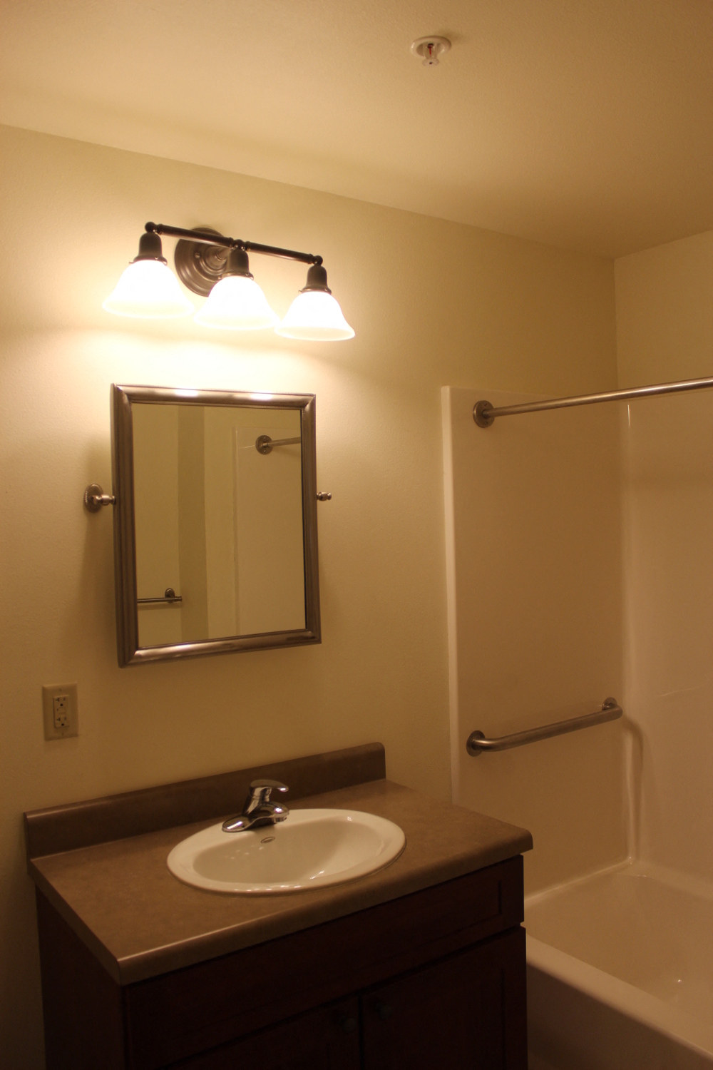 Photos and Video of Lincoln Terrace Apartments in Oskaloosa, IA